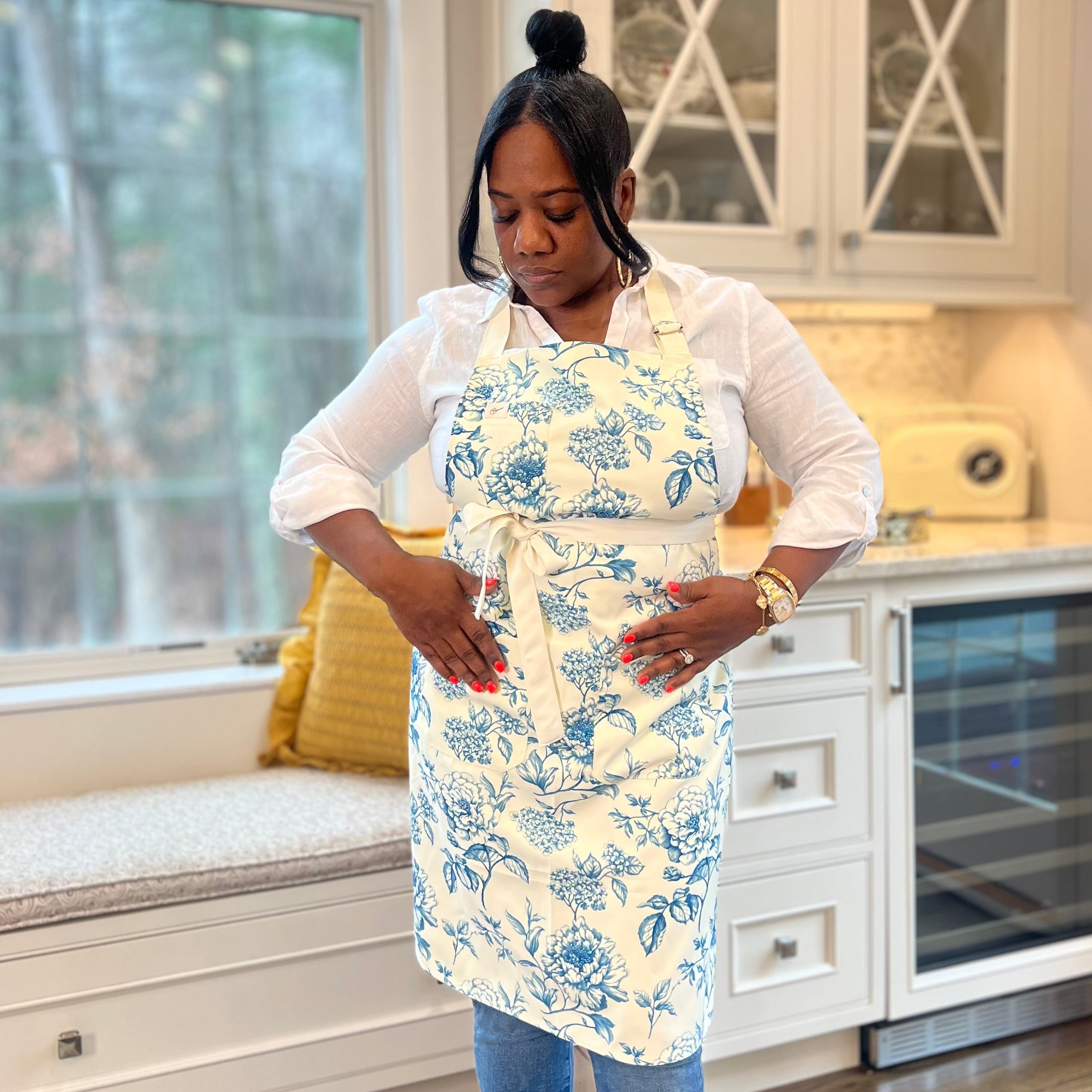 The Winter Blue Floral Apron - CLASSIC ADJUSTABLE NECK STRAP