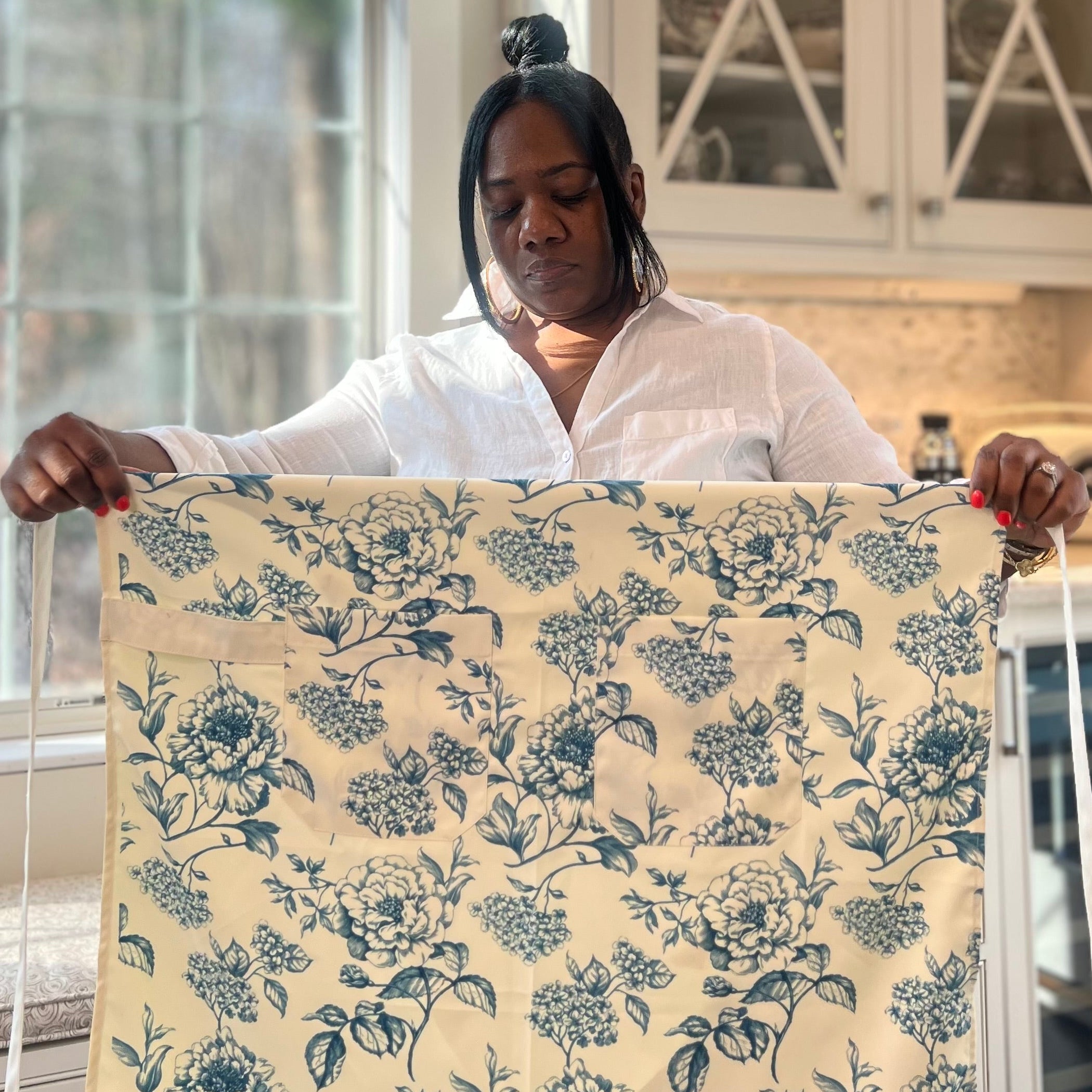 The Winter Blue Floral Apron - CROSS-BACK